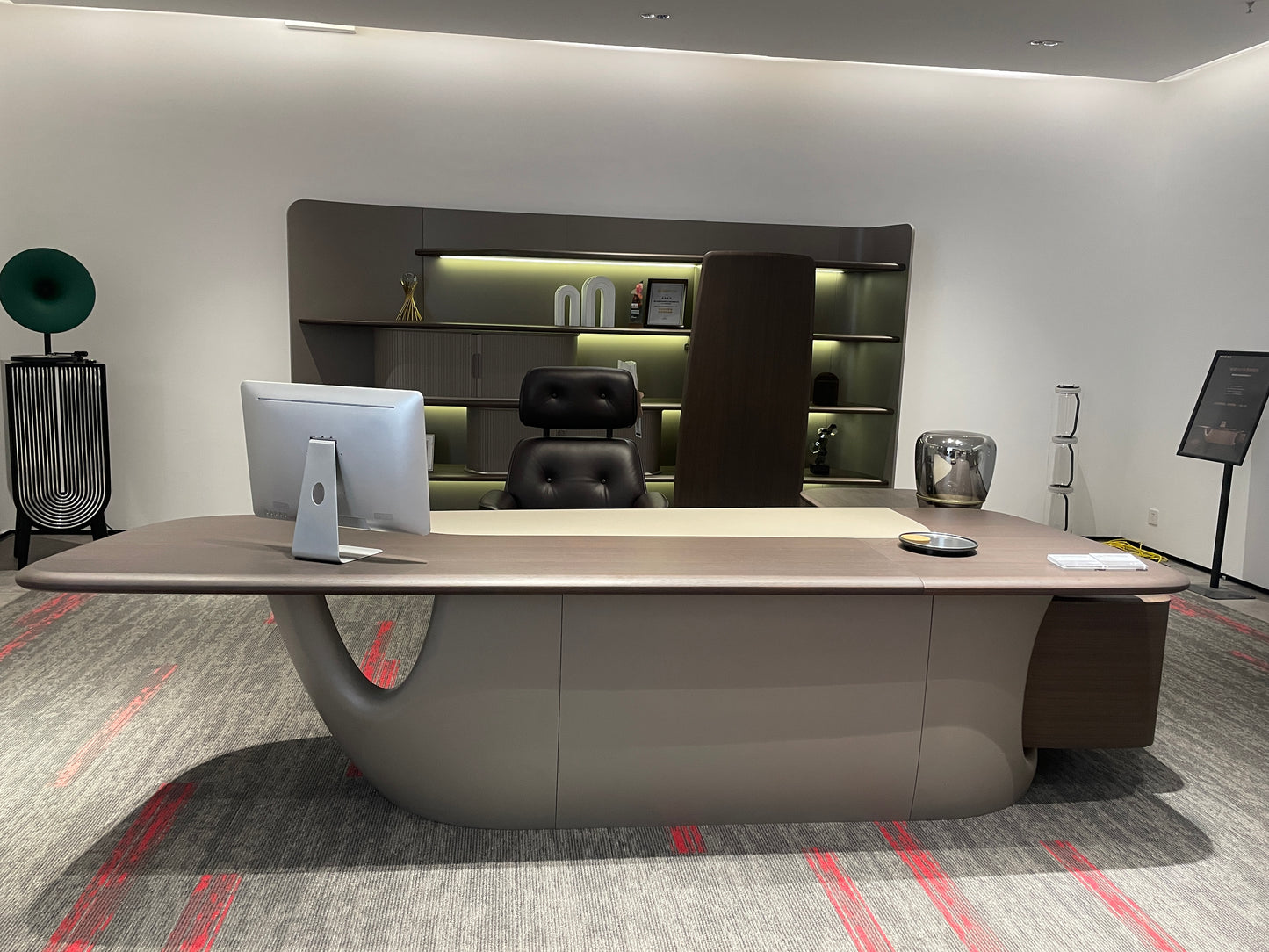 Fluid Sculptural Executive Desk | Modern Cantilevered CEO Workstation