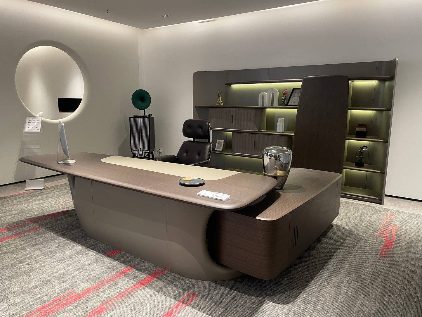 Fluid Sculptural Executive Desk | Modern Cantilevered CEO Workstation