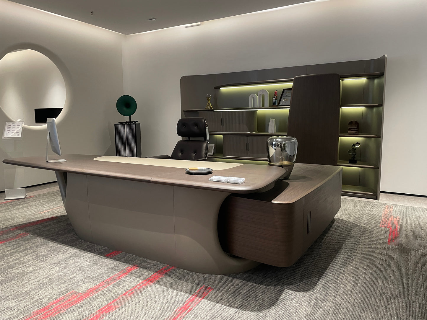 Fluid Sculptural Executive Desk | Modern Cantilevered CEO Workstation